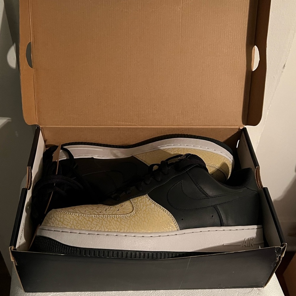 Nike Black and Tan Athletic Shoes - Picture 2 of 10